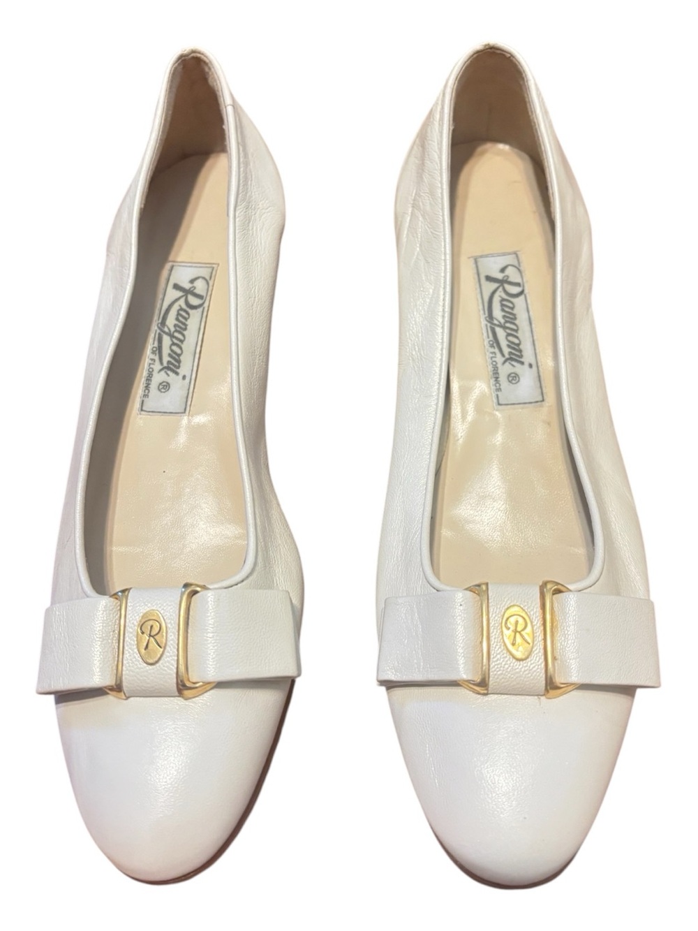 Rangoni Cream vintage Leather slight heel with Gold Bow Emblem Size 6.5 AAA
